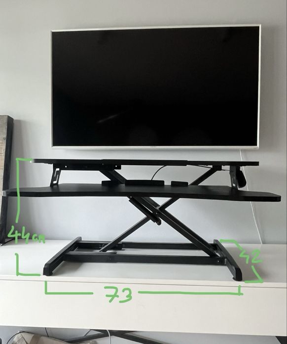Ergonomiczny stojak do pracy biurowej