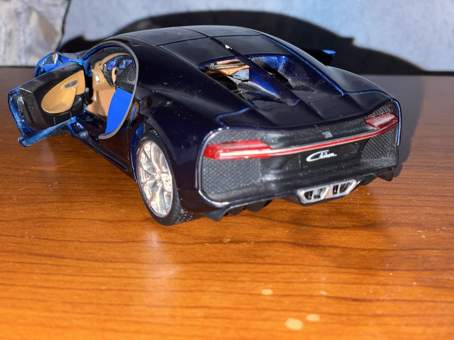Продам металеві машини Bugatti chiron, Bugatti Divi, Maserati. 1:24