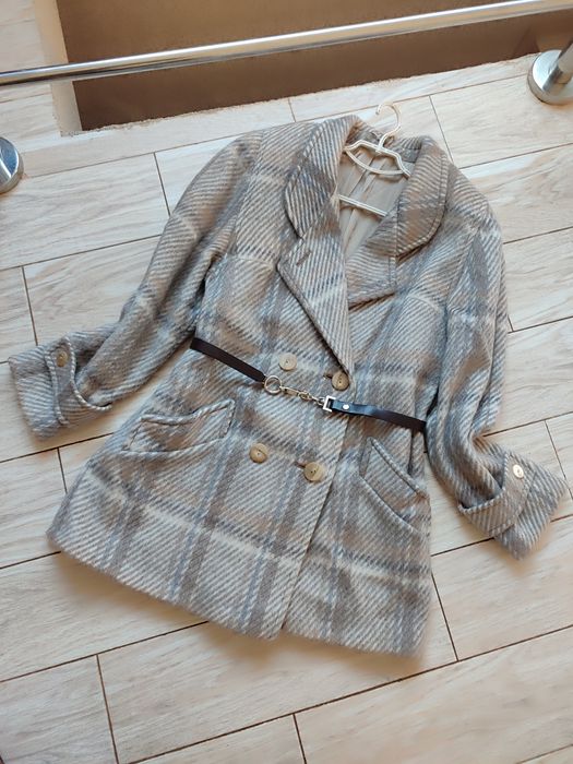 Якісний блейзер-пальтр у складі якого 20%мохеру,40%шерсті та 40%віскоз