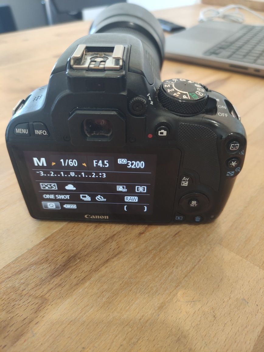 Canon EOS 100d com 55-250mm lente