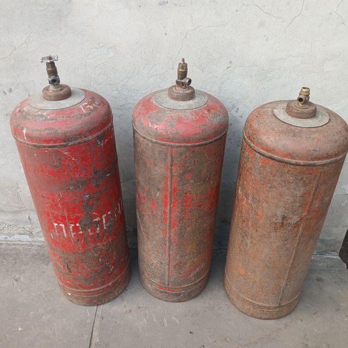 Продам газові і вуглекисневі балони,шмелі,редуктор,різаки.