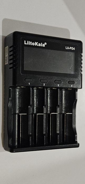 Продам зарядное устройство Litokala Lii PD4