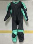 Fato dainese novo