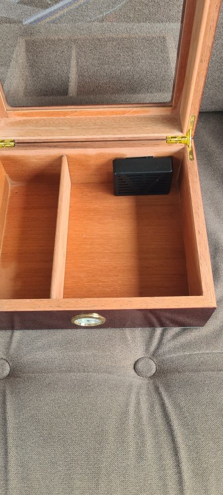 Humidor na cygara plus zapalniczka Zippo i akcesoria
