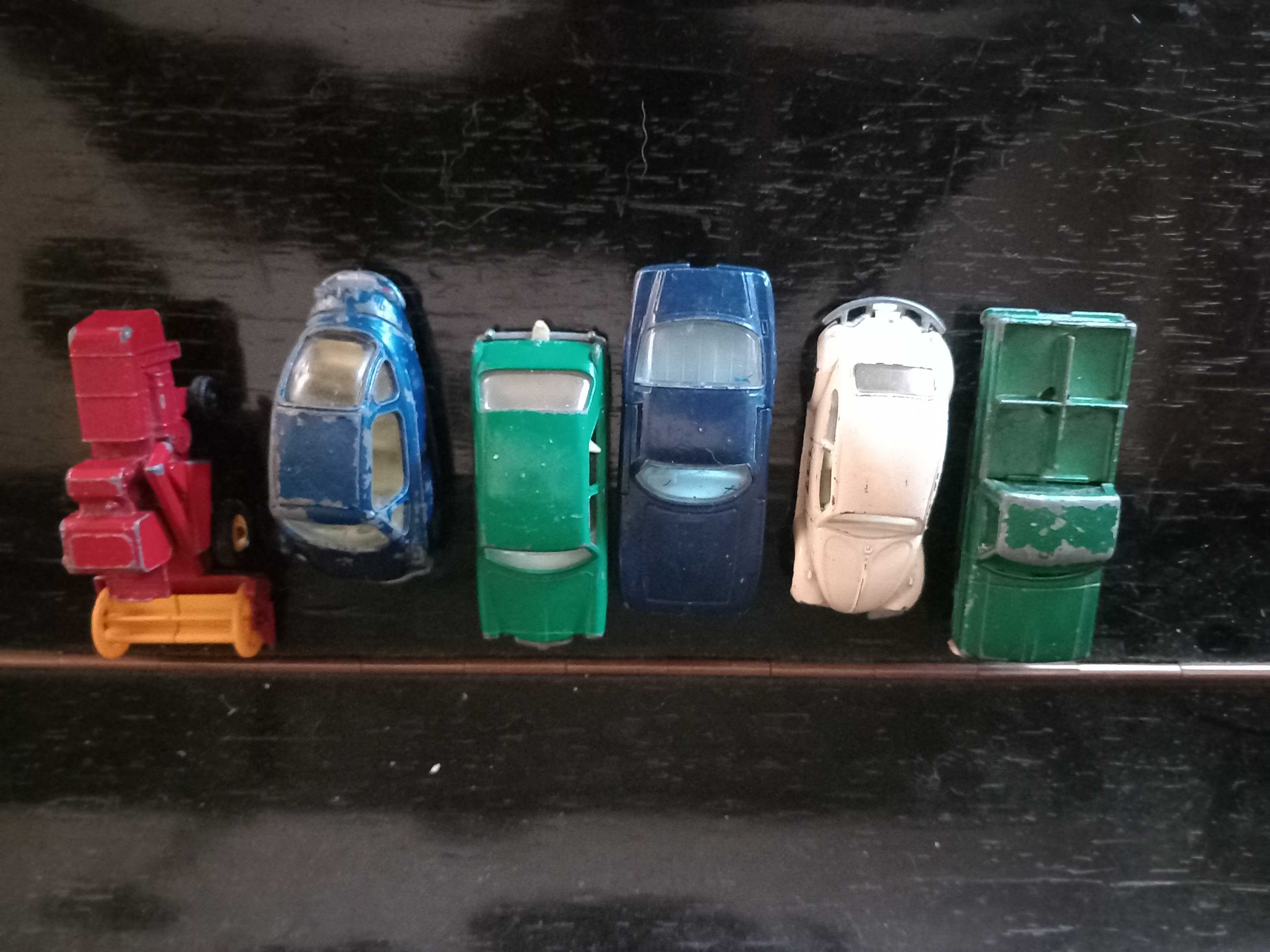 Pequenas e antigas miniaturas vintage de carros Matchbox