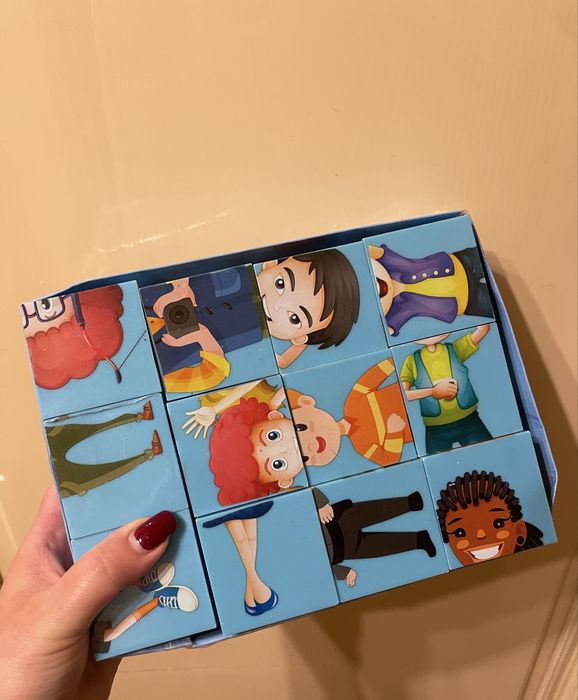 Кубики, пазли пластмасові