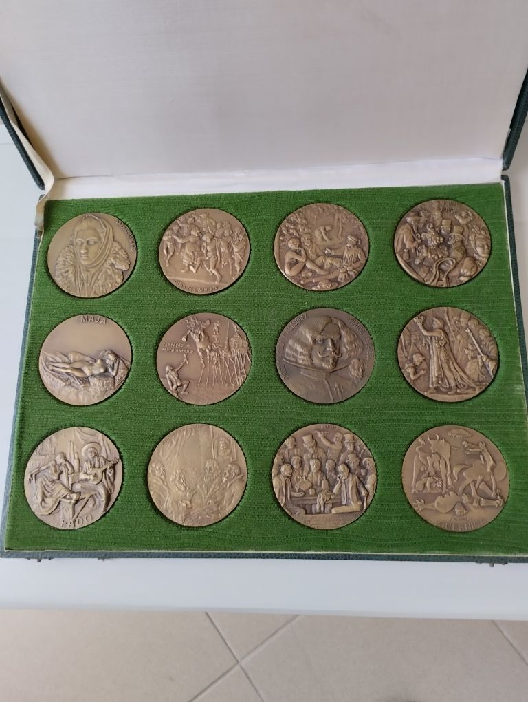 12 medalhas de pintores internacionais