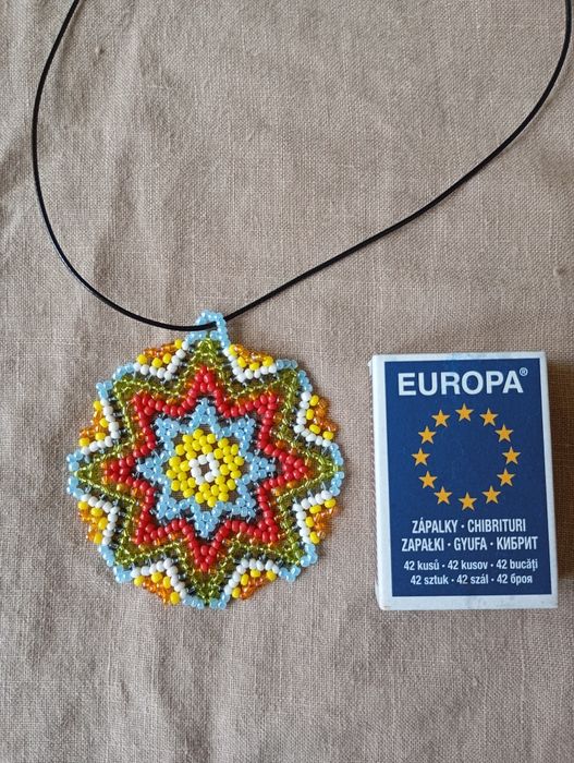 Medalion z koralików.   Ręcznie wykonany.