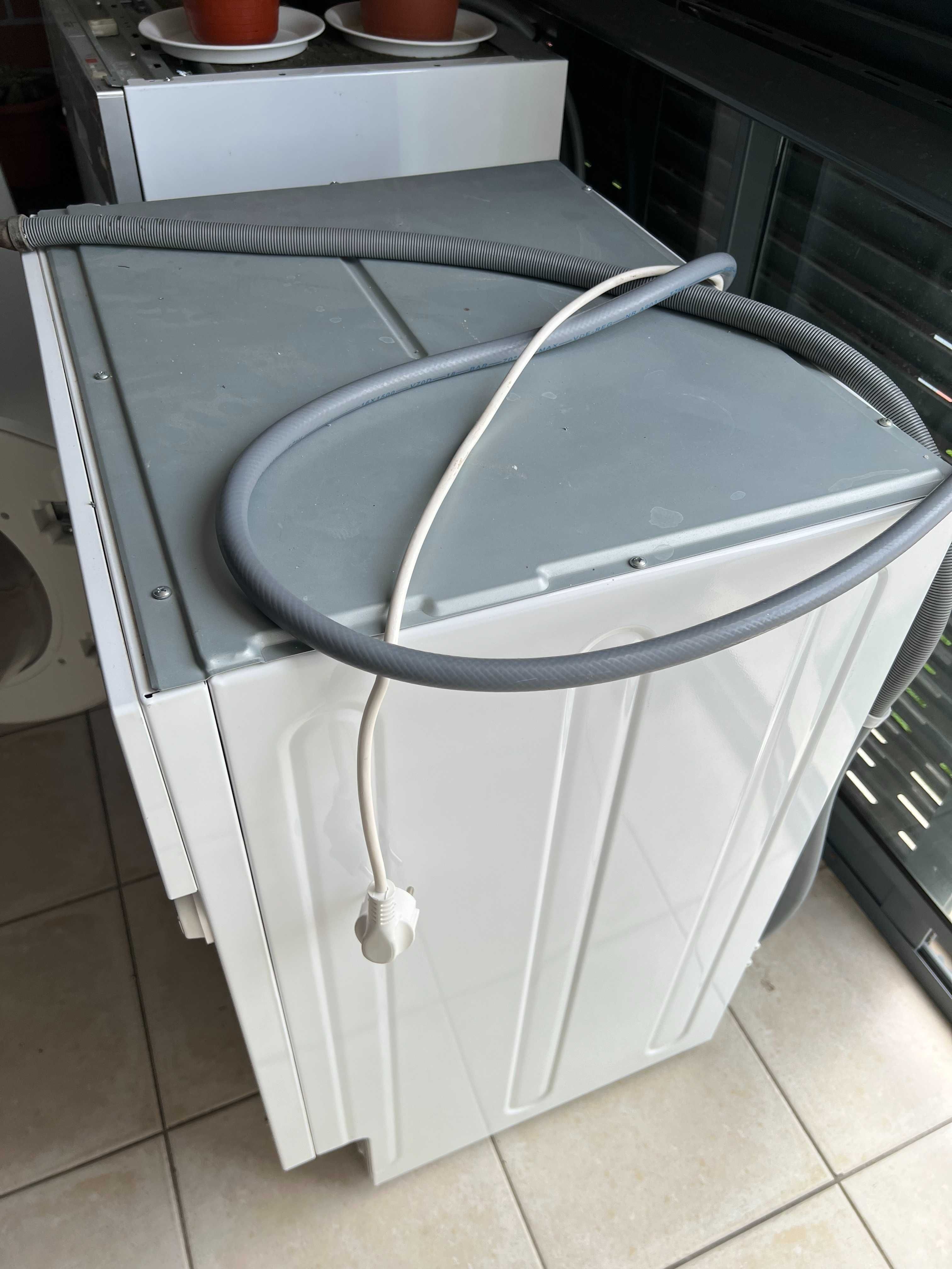 Maquina de encastre Hotpoint Ariston BWMD742