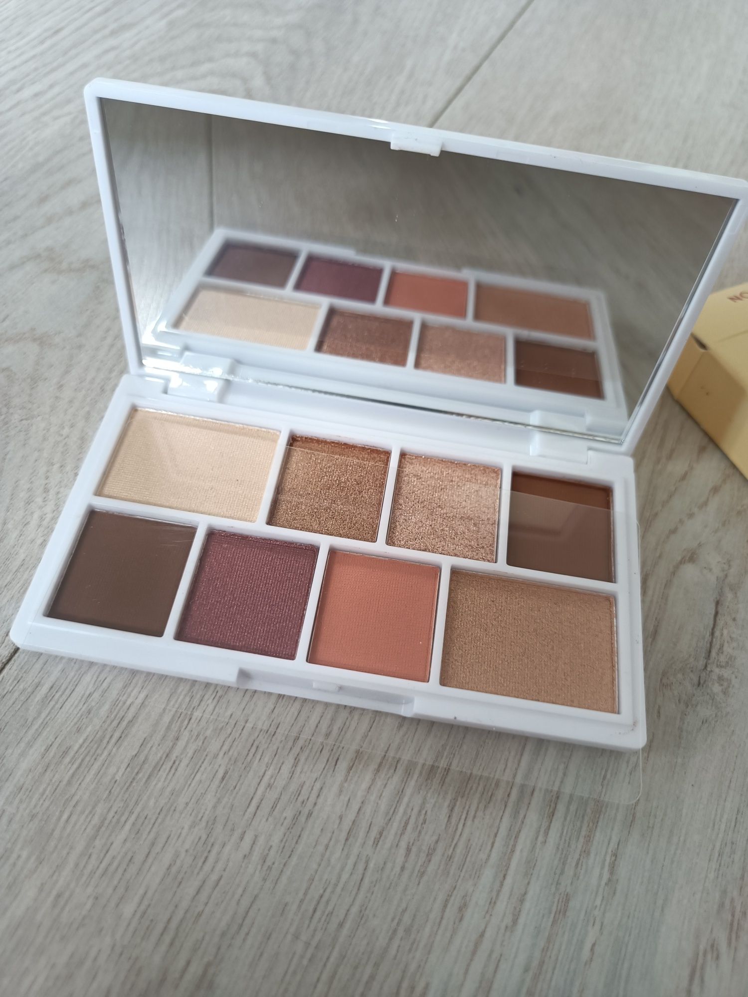 Paletka Revolution Nudes Chocolate 8x cień cienie do powiek makijaż oc