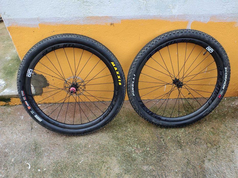 Rodas de carbono New Race c30