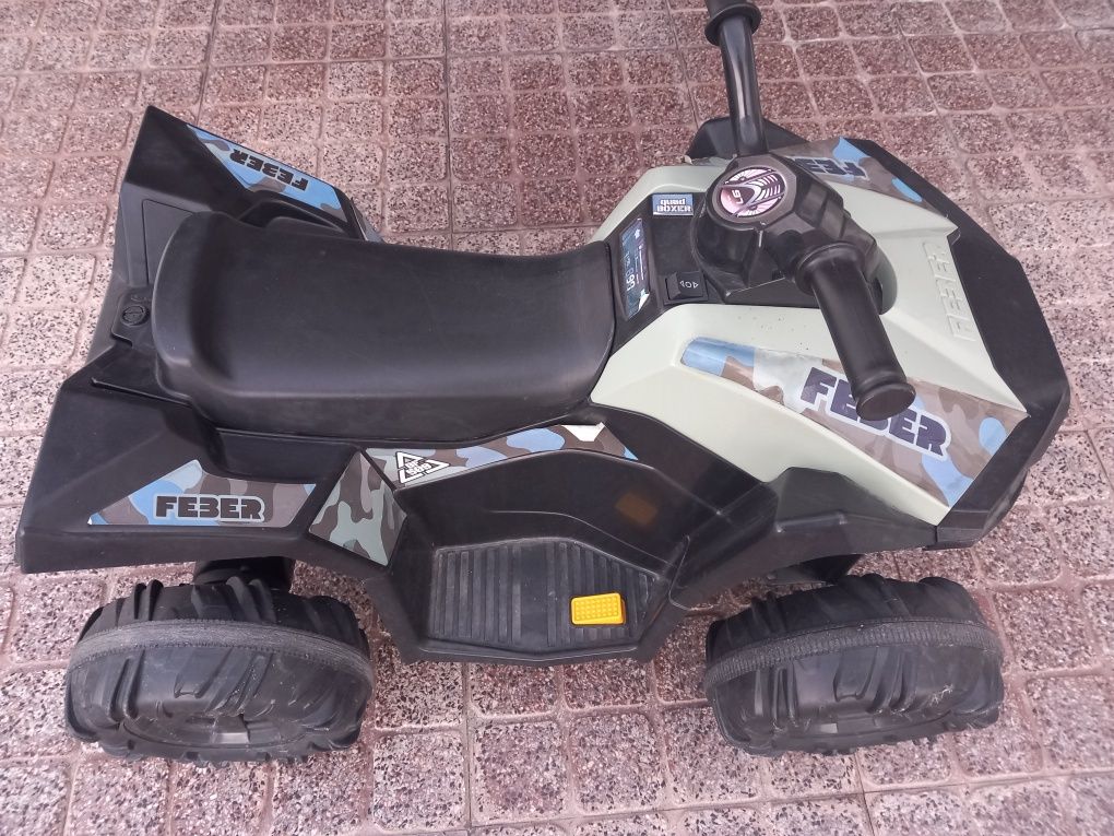 Moto 4 elétrica.