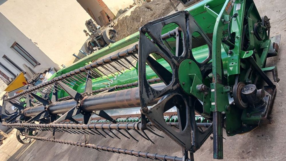 Продам комбайн і флекс жатку