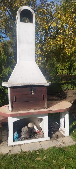 gril ogrodowy z mozliwoscia wedzenia