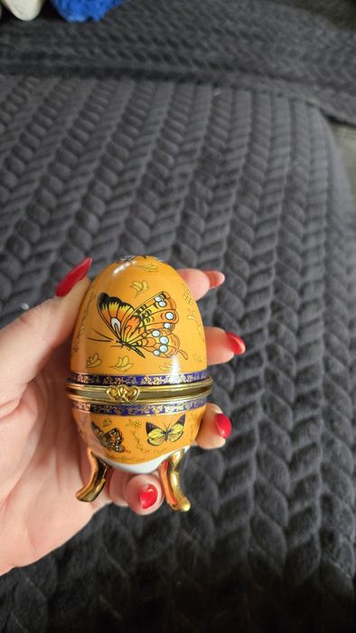 Jajko z motylkami.
