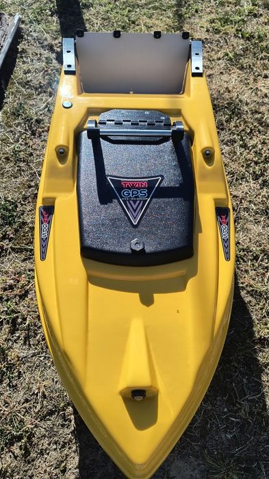 Кораблик для закорму риби