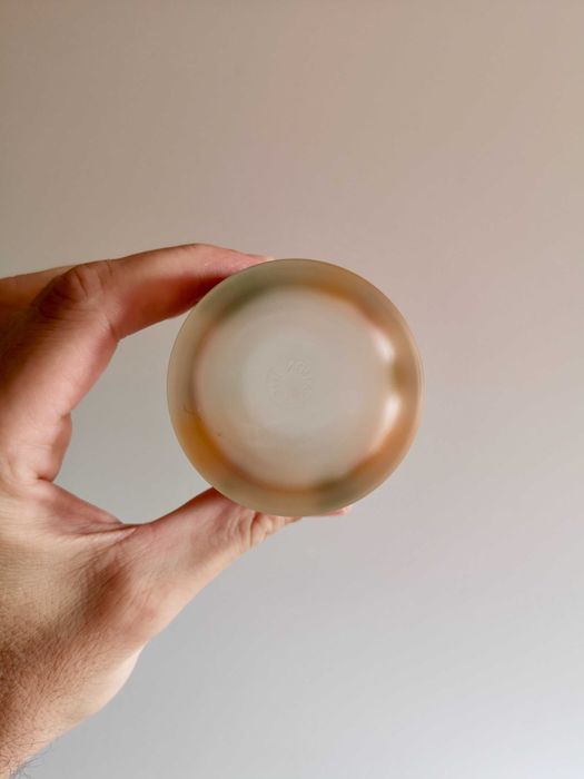 Par de copos vintage em vidro fosco e com asa removível; outonal