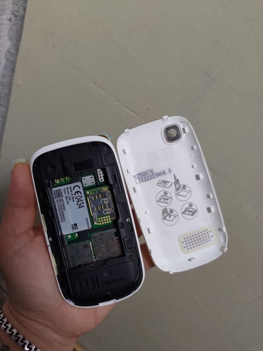 Nokia Asha 200 ретро який хотів кожен