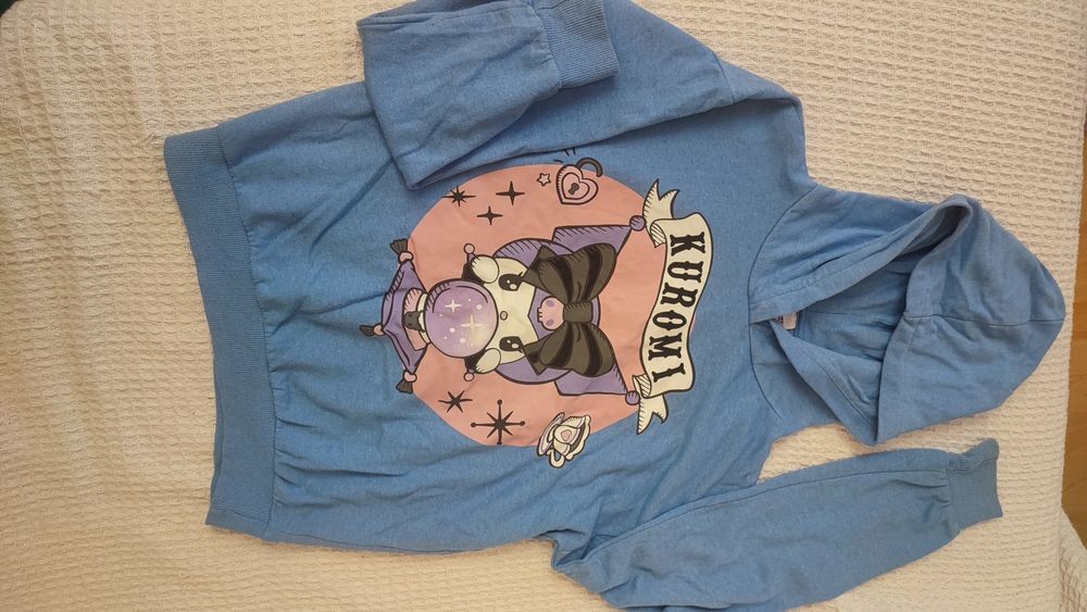 Bluza z kapturem i spodnie dresy 158