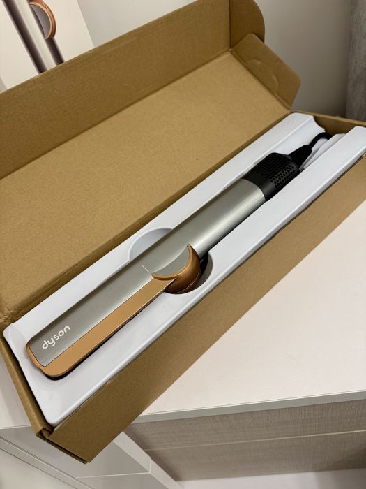 Dyson airstrate (фен , вирівнювач)