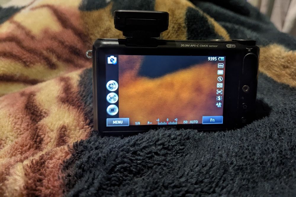 Samsung  nx 2000