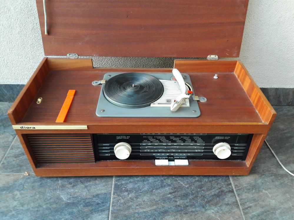 Radio lampowe radiogramofon Diora Trubadur PRL