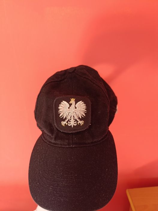 Czapka z daszkiem z orzełkiem