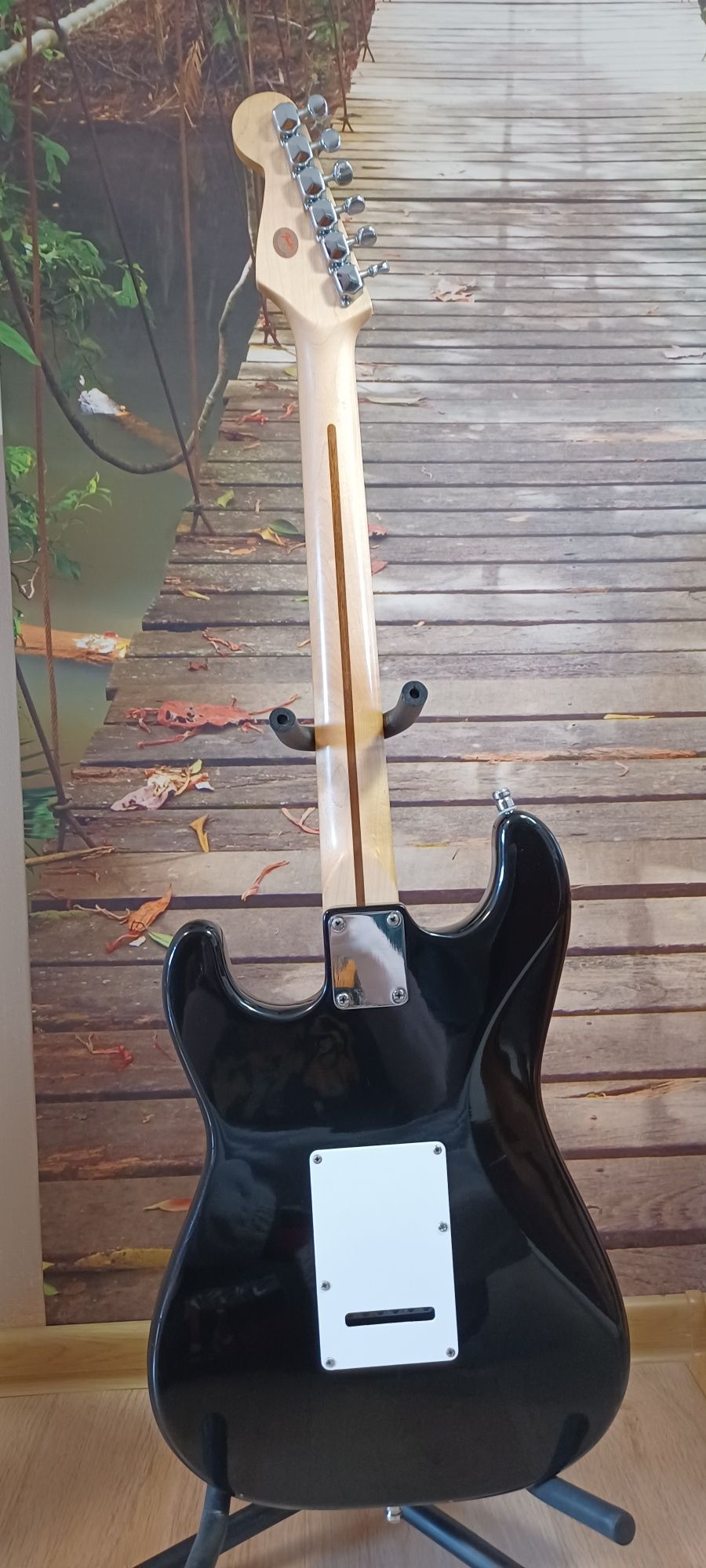 Squier by Fender Stratocaster Korea 1996 Gold logo.