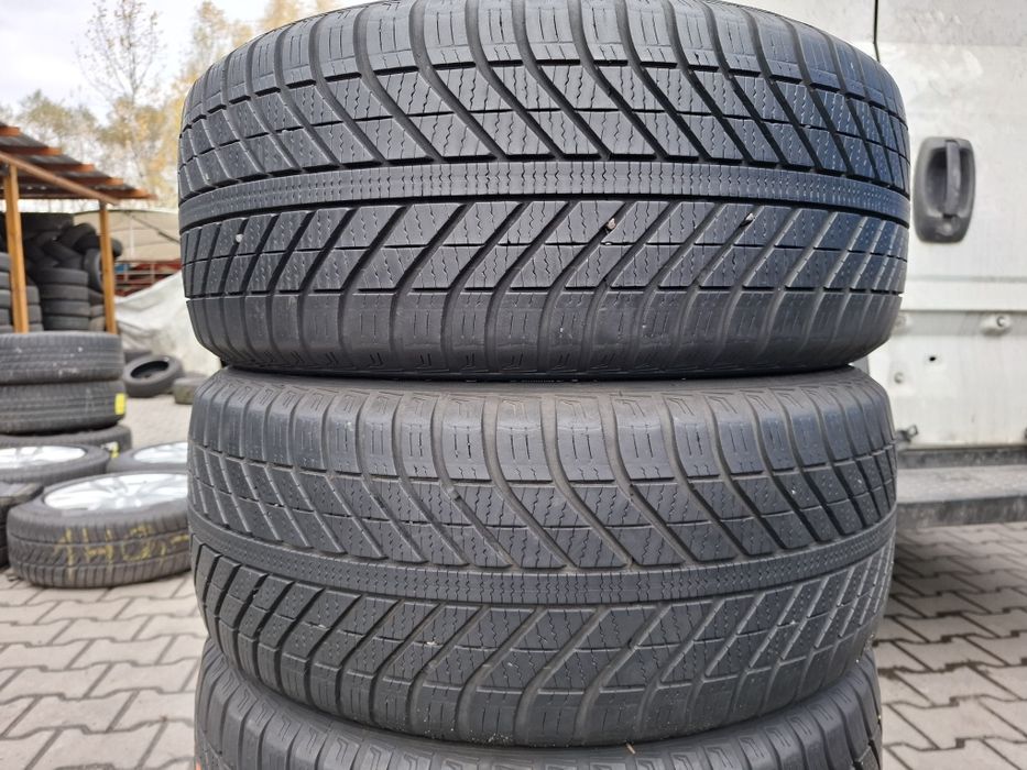 225/50/17 GoodYear Vector4season(S]