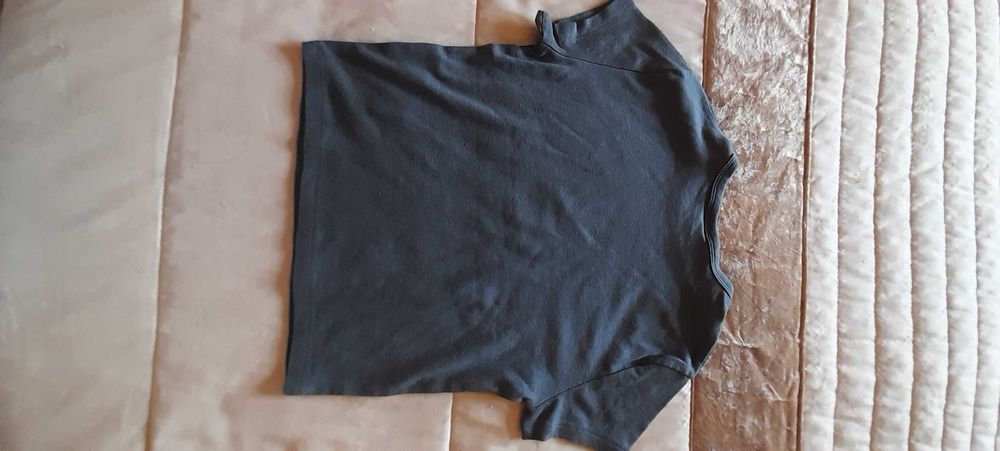 T-shirt cinza escuro Bershka