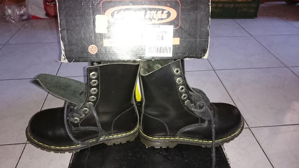 Botas Biqueira Aço Novas Nunca Usadas Novas Numero 34 Tipo DR. MARTENS