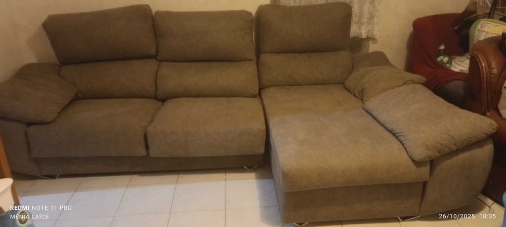 Sofá chaise quase novo e de fácil transporte