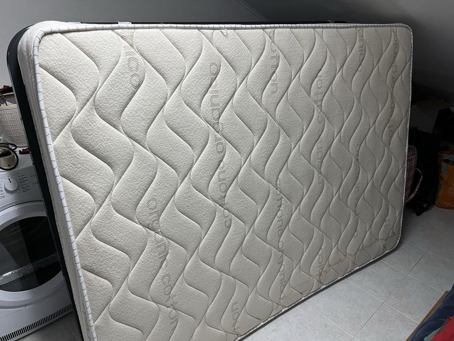 Colchao usado basicamente novo