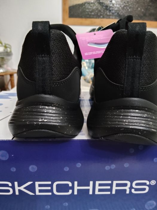 Tênis marca Skechers para mulher