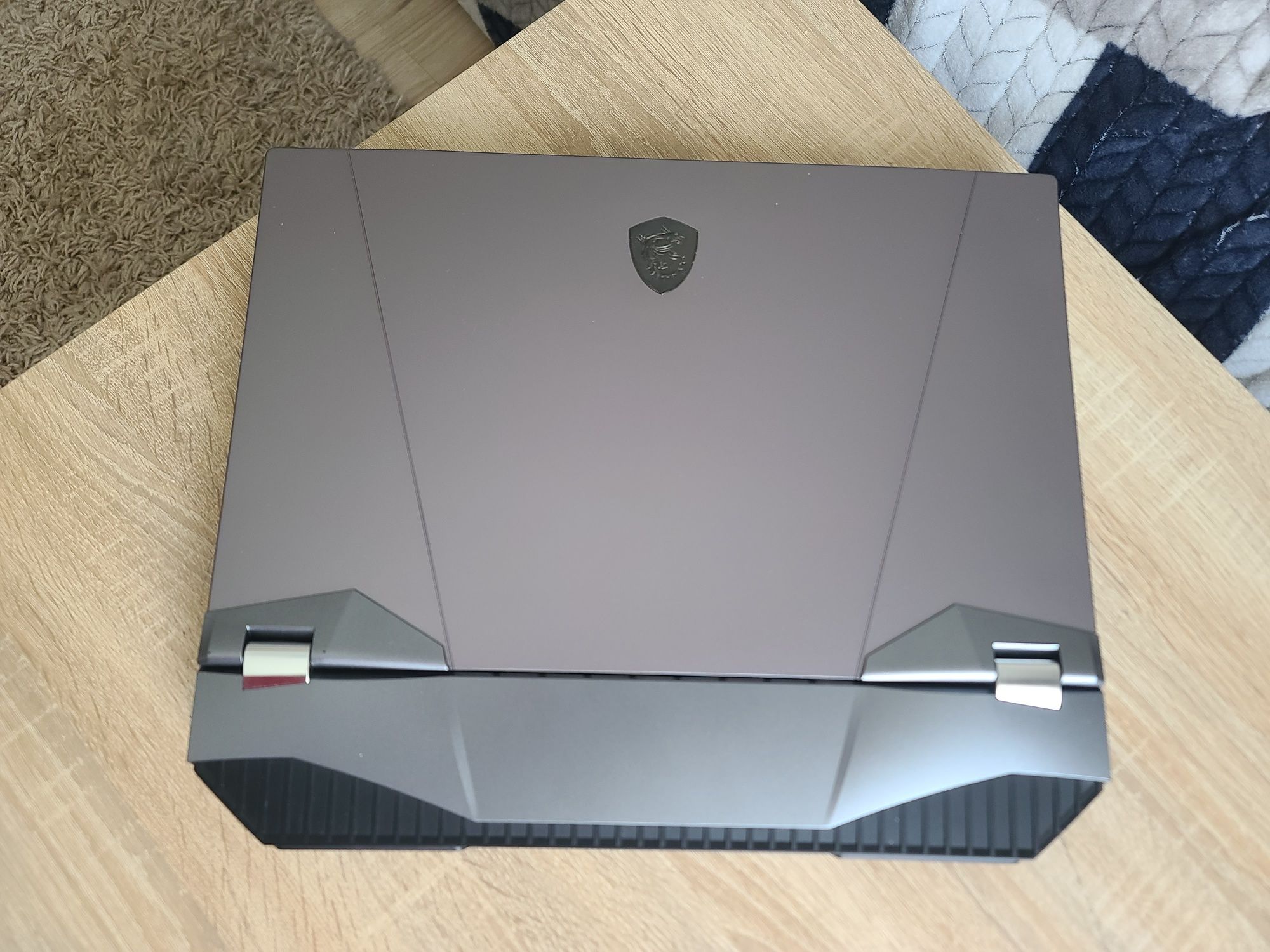 MSI GT76 TITAN 17" FHD 240hz I7-9750h/RTX 2080/Ddr4 32gb/Ssd 512gb