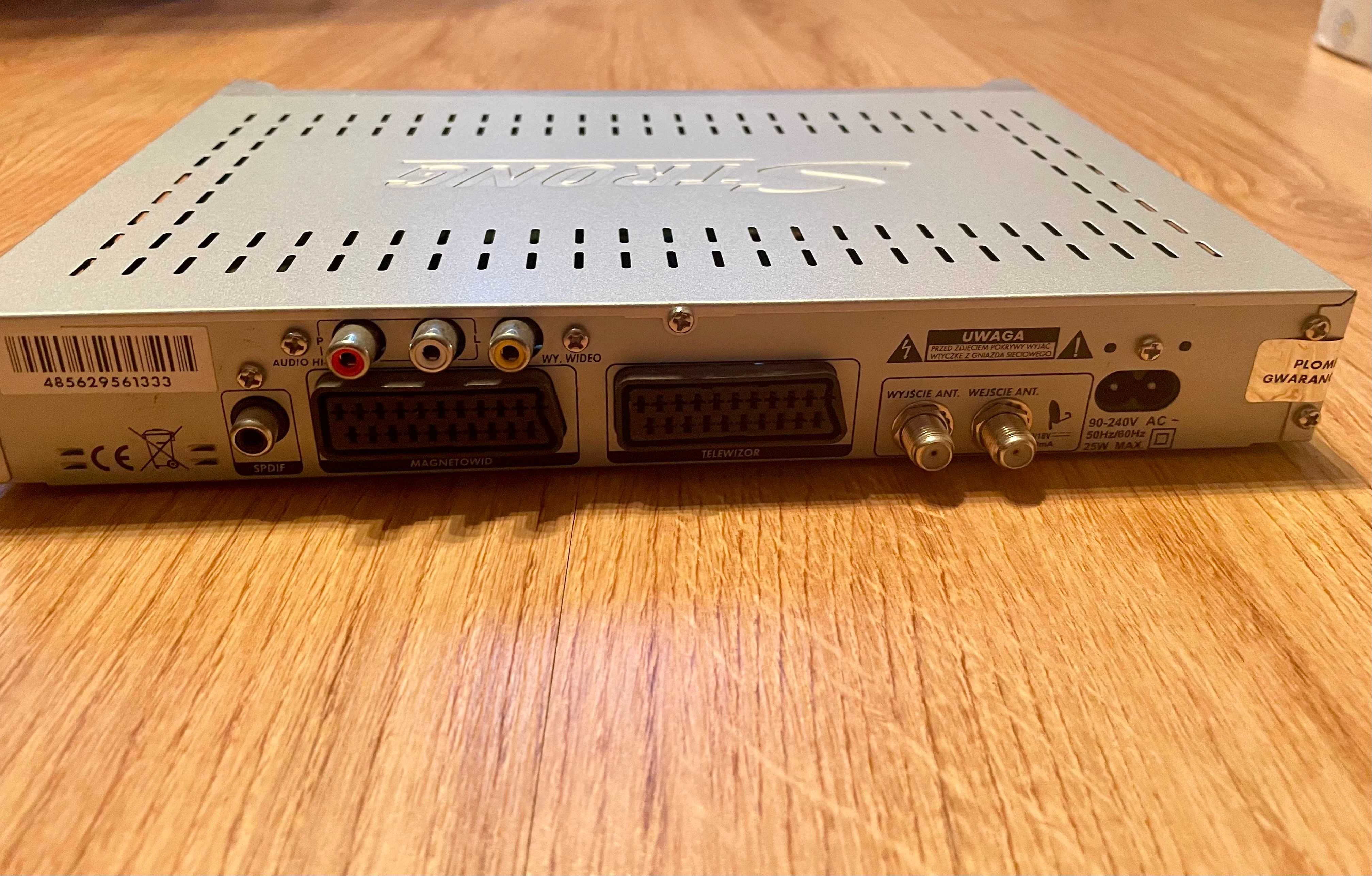 Dekoder satelitarny model STRONG 6880
