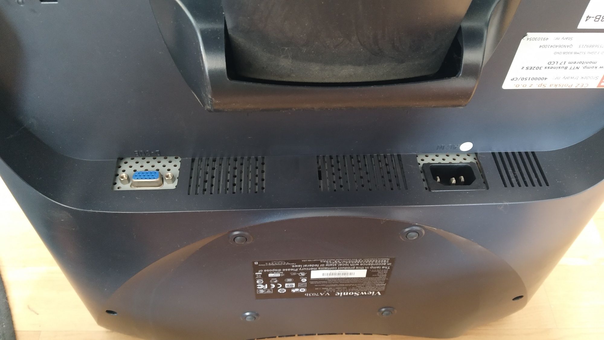 Monitor 17 calowy