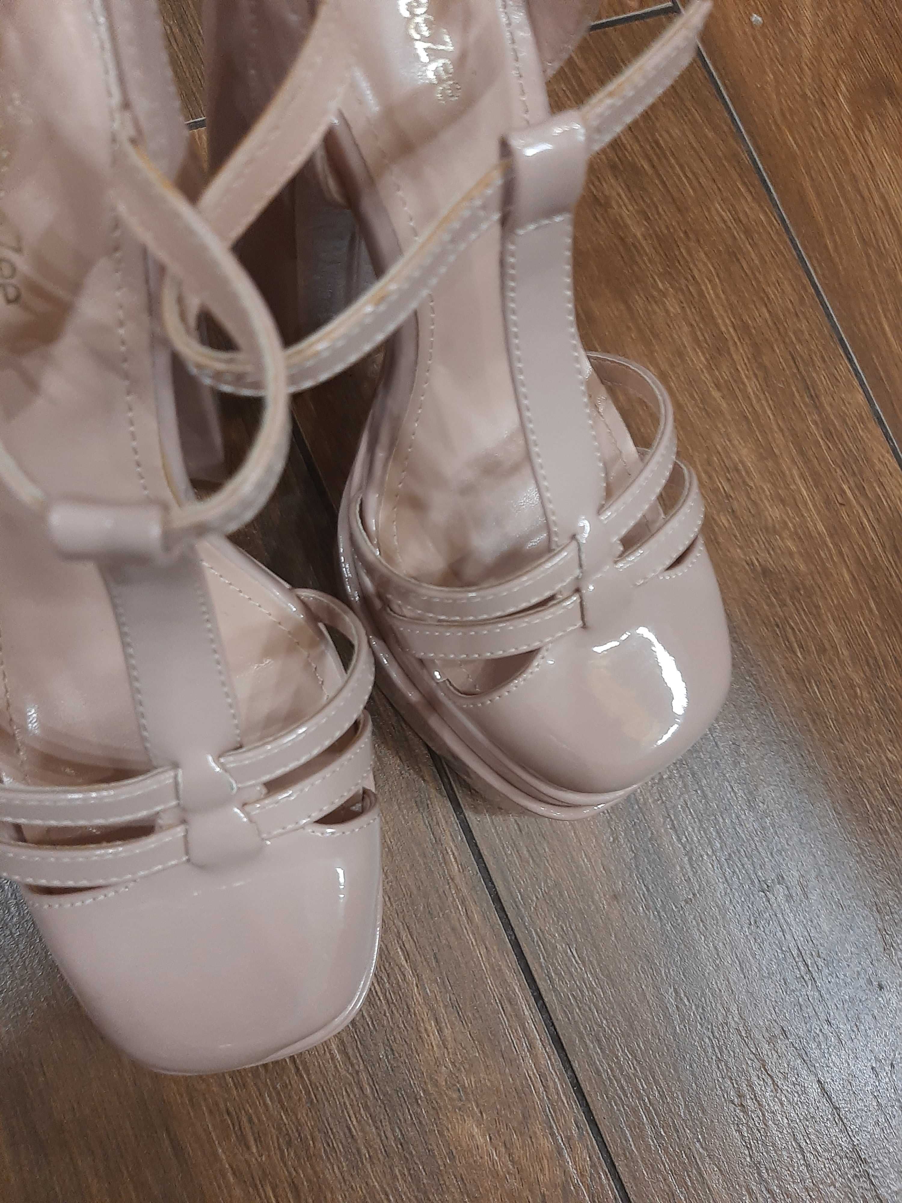 Nowe deezee 37 sandaky na koturnie