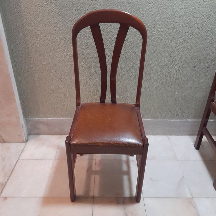 Cadeiras em madeira confortáveis