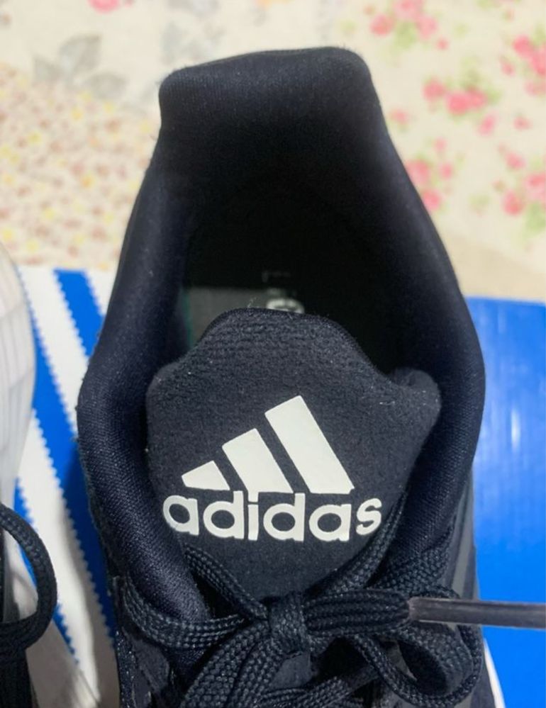 Sapatilhas marca adidas