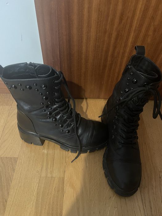 Botas Exê todas em pele
