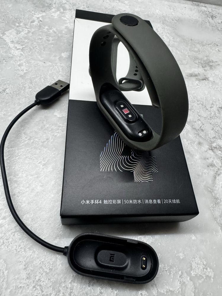 Фитнес браслет Mi Band 4 Xiaomi