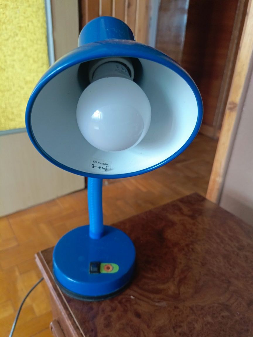 Lampka biurkowa niebieska