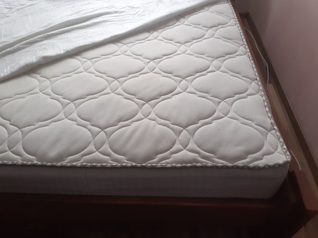 Ліжко двоспальне з матрасом