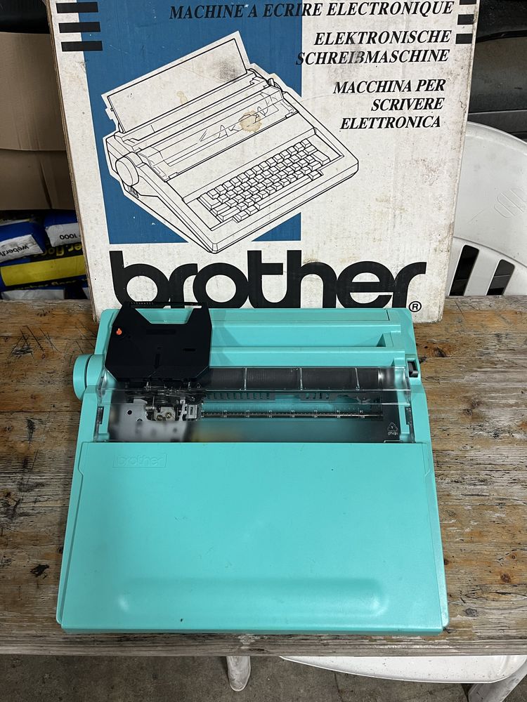 Maszyna do pisania Brother AX 210