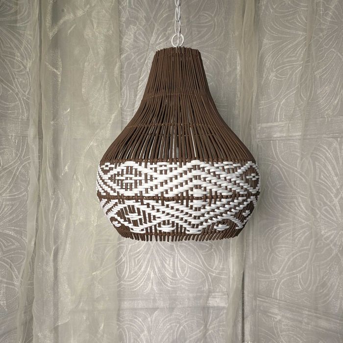 Світильники із лози ручної роботи.