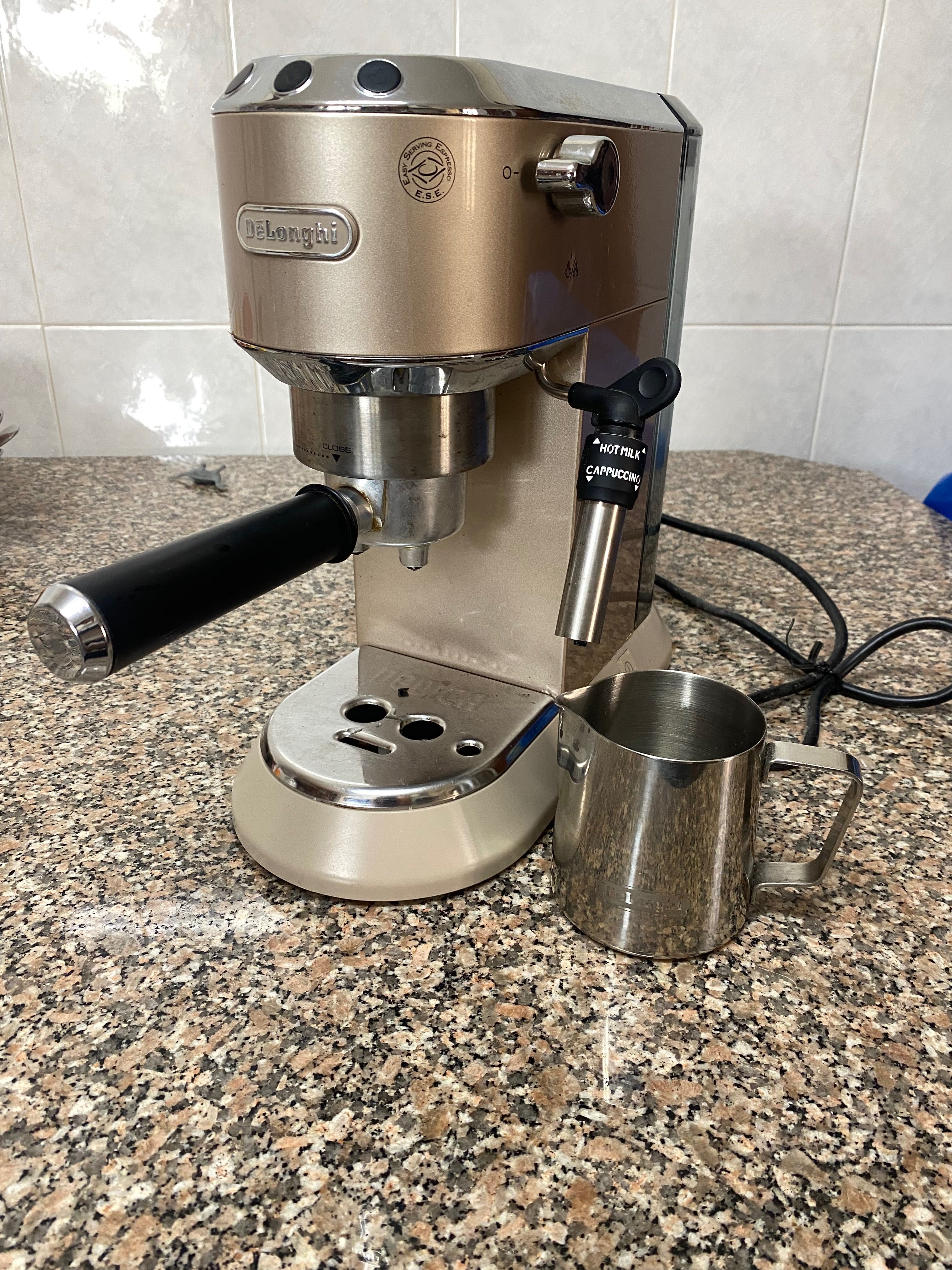 Máquina de Café com punho Delonghi