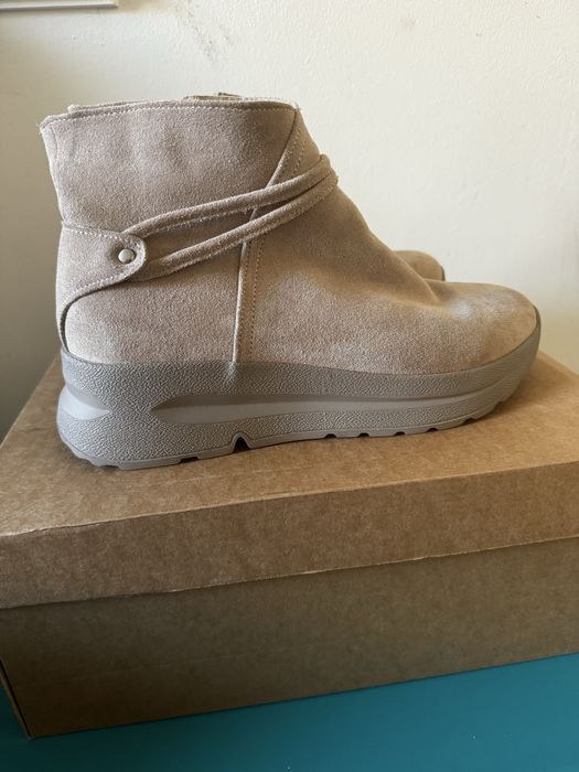 Натуральні замшеві ботінки 39 р Нові