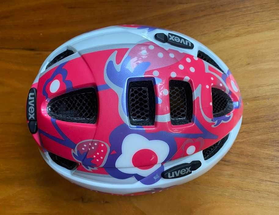 Kask dziecięcy Uvex, różowy, truskawki, model Pink Strawberry