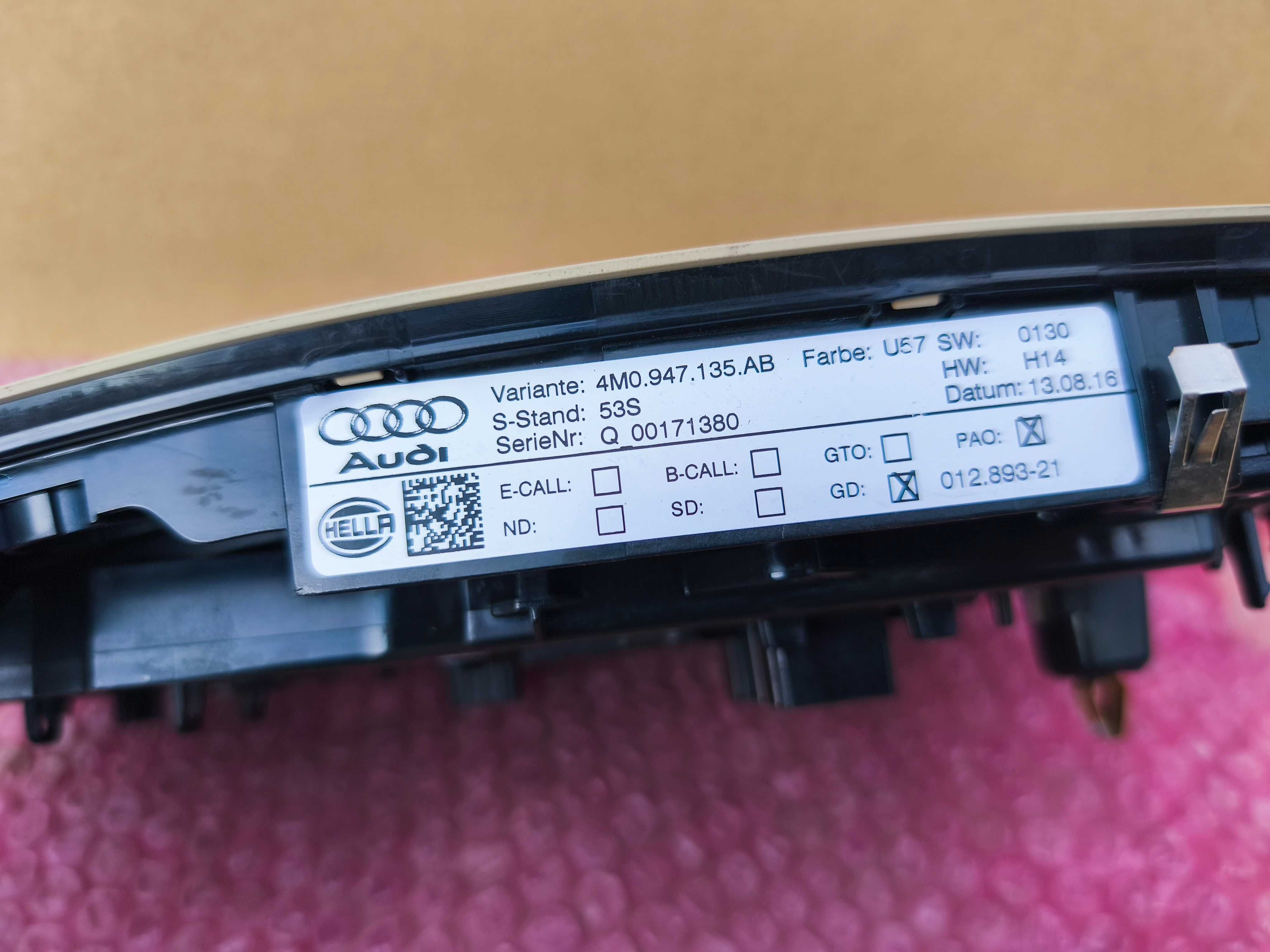 Audi Q7 4M0 panel podsufitki oświetlenie kabiny światło 4M0.947.135AB